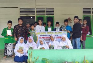 Puluhan Al Quran Disalurkan Komunitas Milenial Peduli Santri ke Ponpes Kecamatan Pemayung