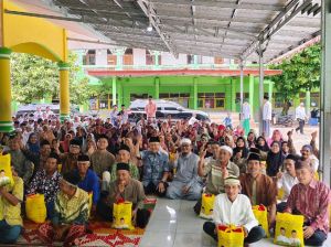 Reses di Sarolangun, CE Salurkan Sembako dan Motivasi Santri