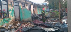 Korsleting Listrik Hanguskan Bedeng Dua Pintu di Eka Jaya