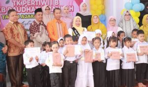 Bunda PAUD Kabupaten Tebo Hadiri Pelepasan dan Pentas Seni Yayasan Raudhatul Jannah