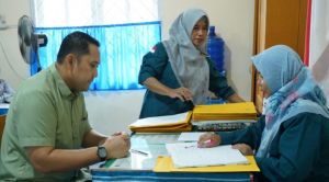 Bupati Merangin Jemput Rapor Anak, Tunjukkan Pentingnya Peran Ayah dalam Pendidikan