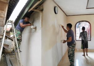 Rehab Mushola Al-Hikmah TMMD Ke-129 Masuk Tahap Plamir, Siap Dipoles Lebih Nyaman